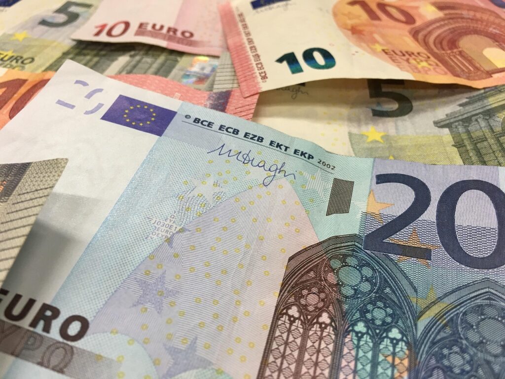 Banconote in Euro con la firma di Draghi: ecco quali sono quelle che interessano i collezionisti