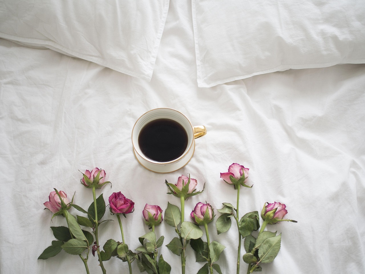Frasi dolci per il buongiorno del 9 aprile 2026, ideali per far innamorare.