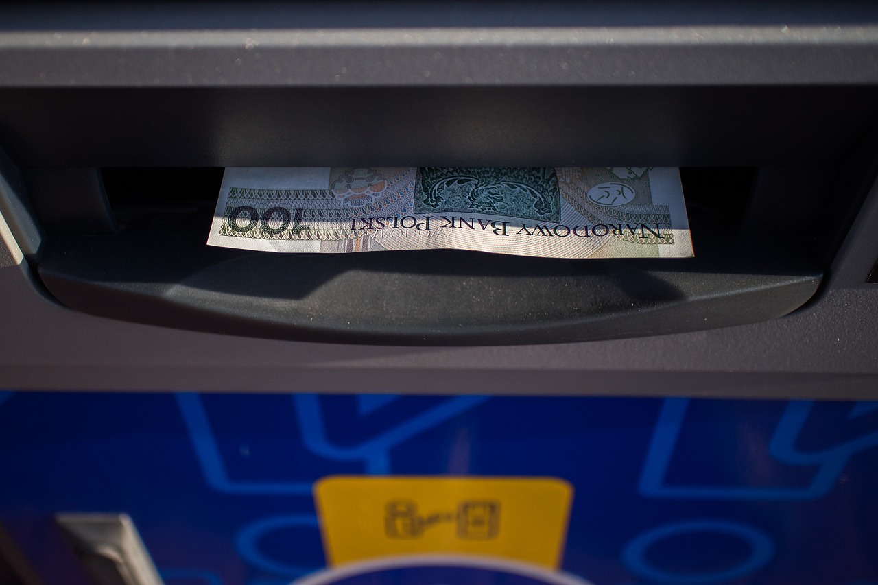 Illustrazione che spiega le condizioni per l'annullamento di un bonifico istantaneo nel sistema bancario.