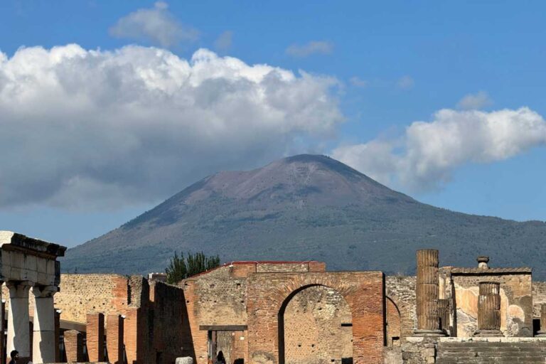 Borgo del Vesuvio dove il vino si fa ancora nella roccia lavica