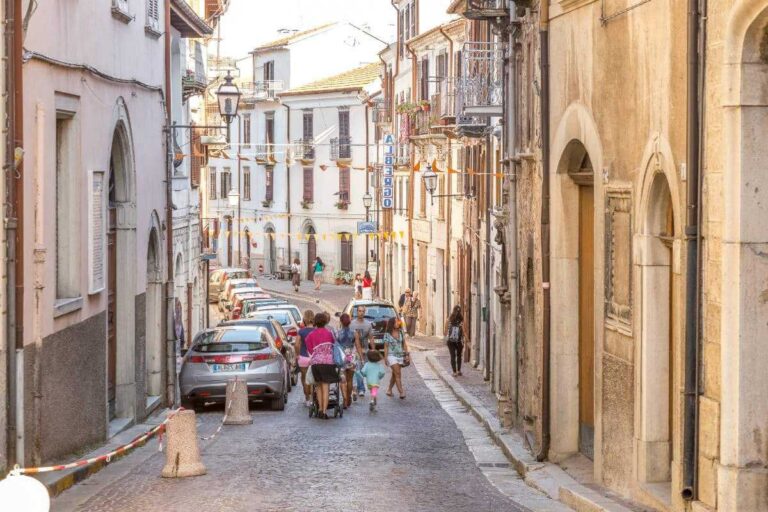 Borgo italiano dove le auto sono proibite da 20 anni: solo asini e biciclette