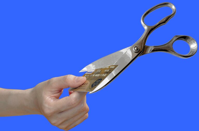 Carta di debito bloccata: ecco perché succede