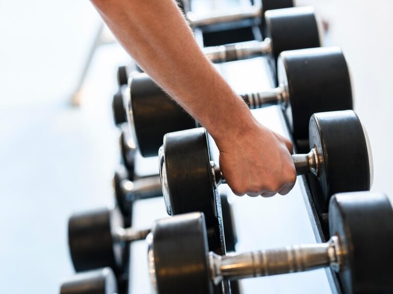 Mani e avambracci: il piccolo allenamento ignorato che migliora la presa in palestra